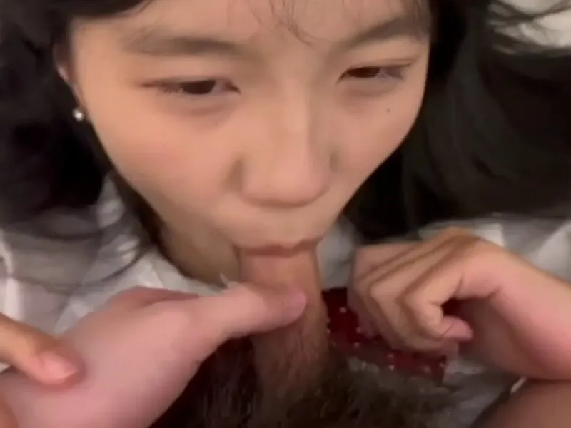 Em loli dễ thương mút cò biến em thành con đào dâm dục p2